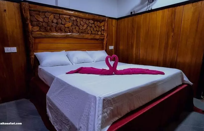 تختخواب و صبحانه Maika Safari Lodge