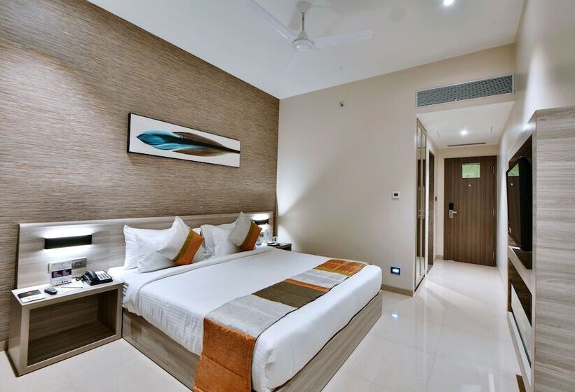 Click Hotel Pithampur