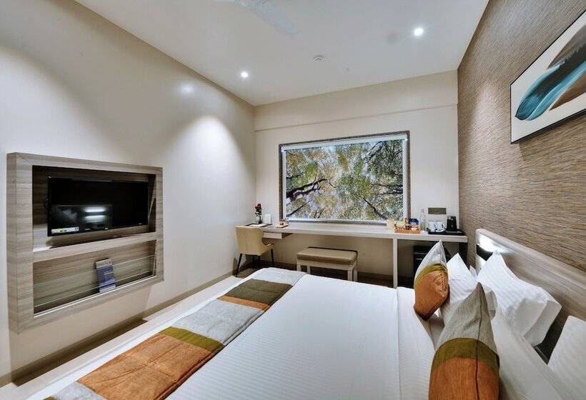 Click Hotel Pithampur