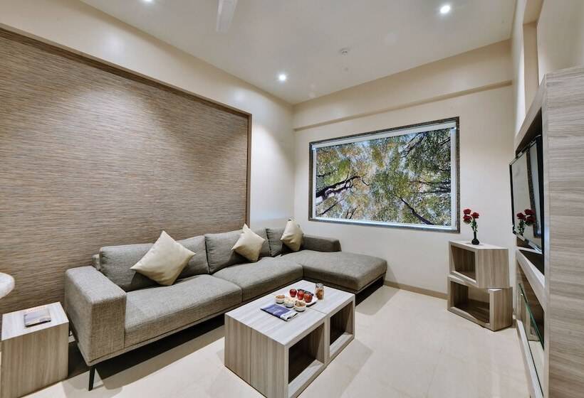 Click Hotel Pithampur