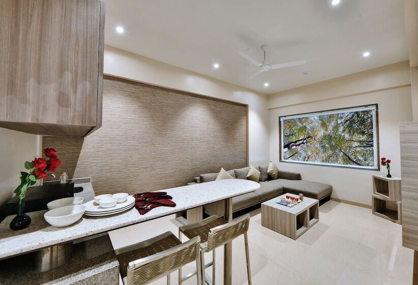 Click Hotel Pithampur