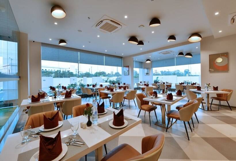 Click Hotel Pithampur