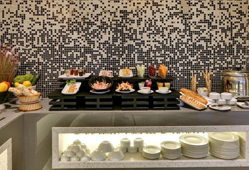 Click Hotel Pithampur