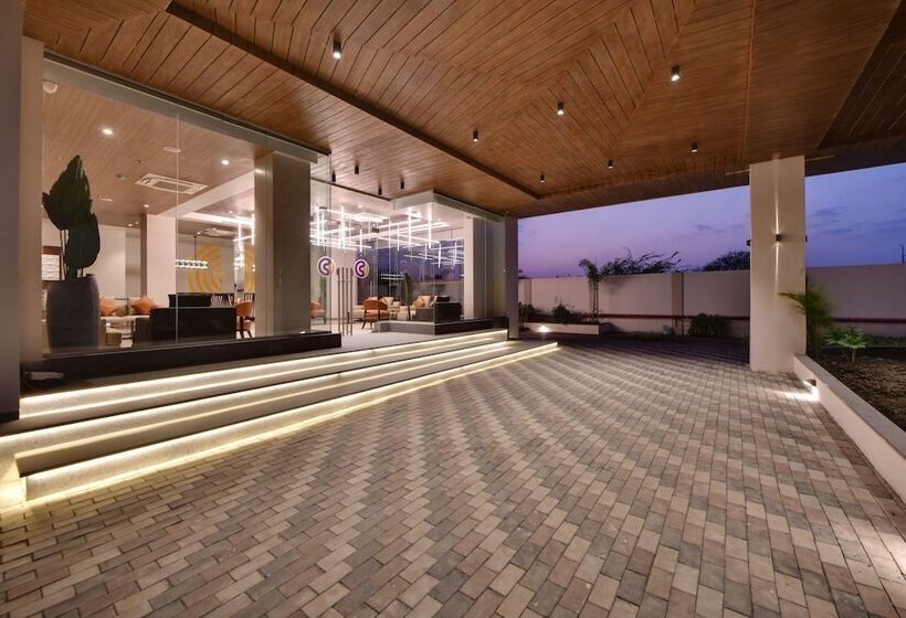 Click Hotel Pithampur