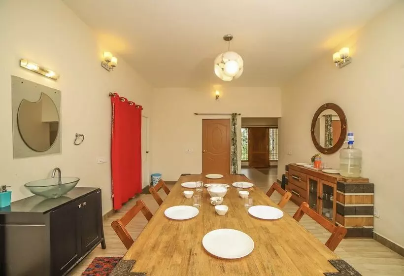 Hotelli Anjana Estate Villa