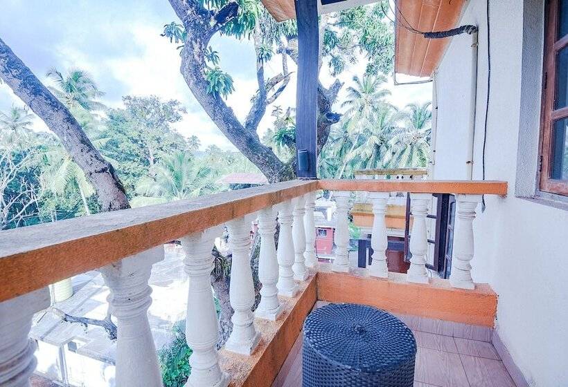 Hotel Fabexpress Coco Goa Resort With Pool, Arpora