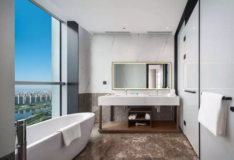 هتل Hilton Garden Inn Taiyuan Binhe