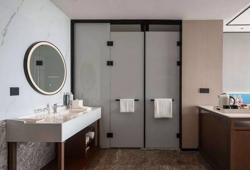 هتل Hilton Garden Inn Taiyuan Binhe