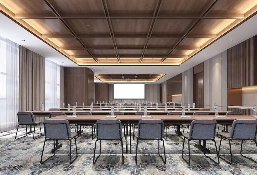 هتل Hilton Garden Inn Taiyuan Binhe
