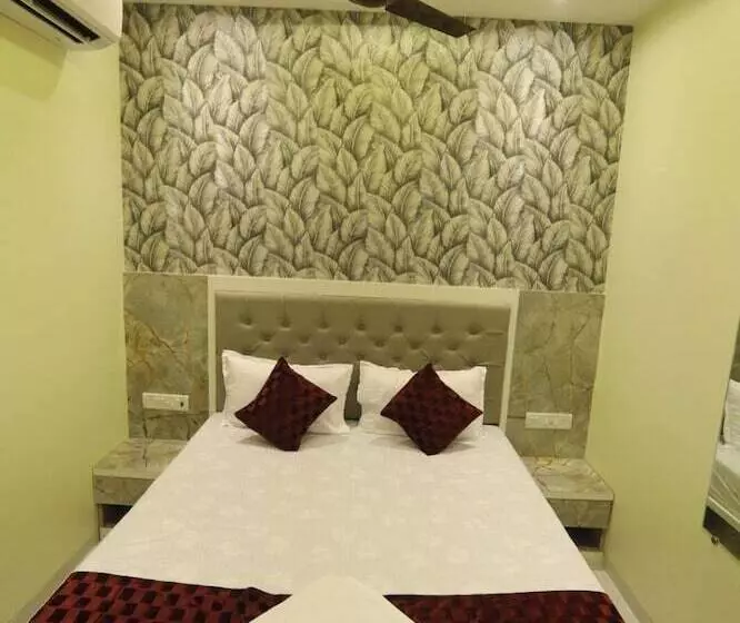 ホテル Sai Siddhi Inn   Navi Mumbai
