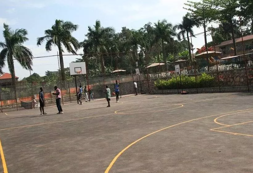 هتل The Harp Hamilton Park