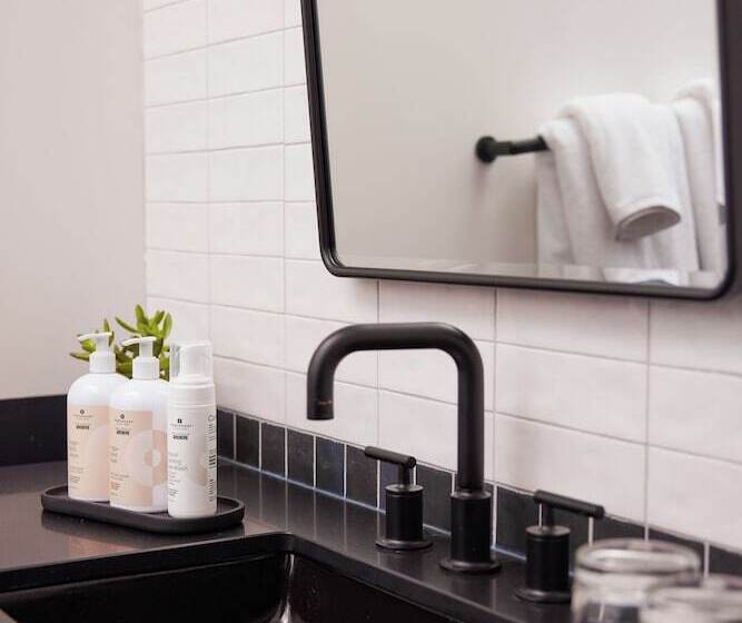 فندق The Postmark