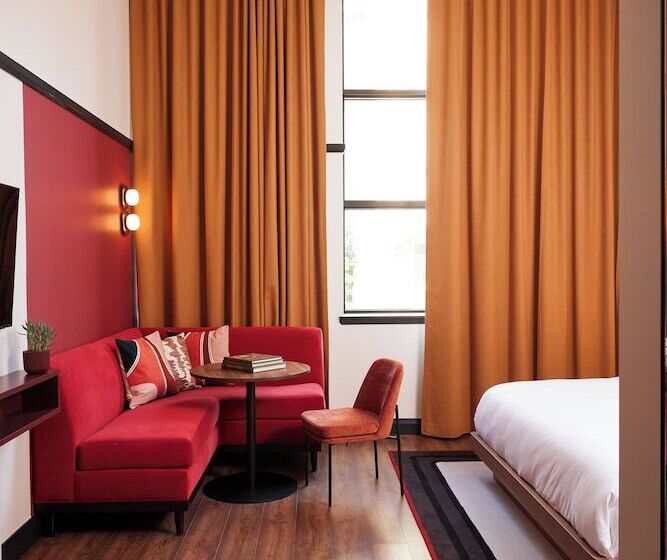 فندق The Postmark