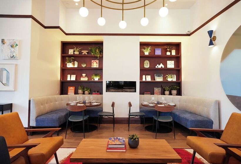 فندق The Postmark