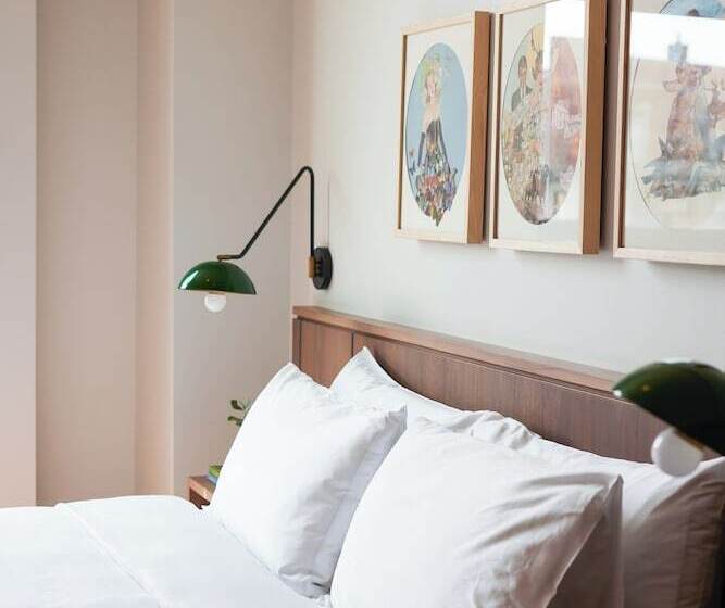 فندق The Postmark