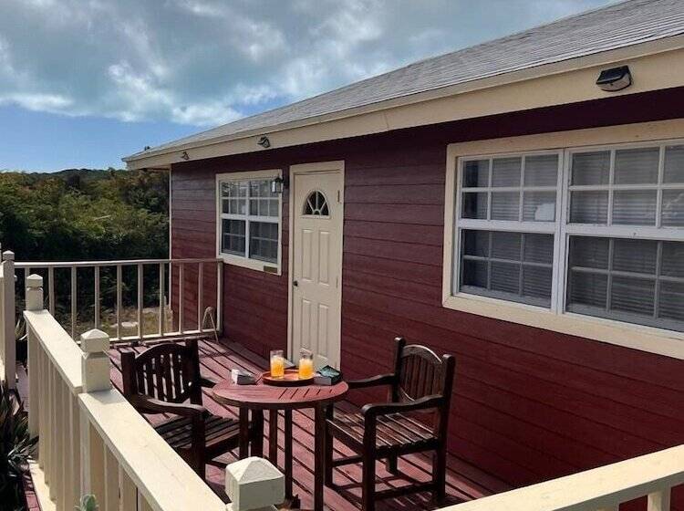 پانسیون Embassy Cheerful Waterfront Cottage