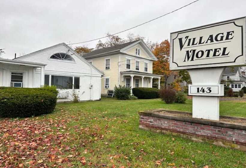 Village Motel By Oyo Clinton