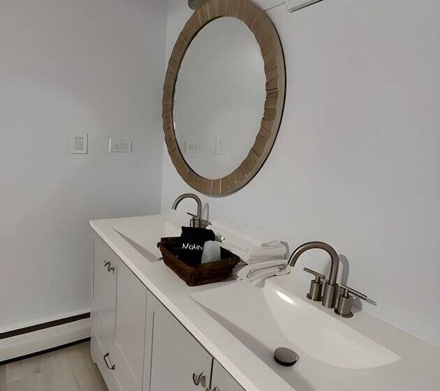 Village Motel By Oyo Clinton