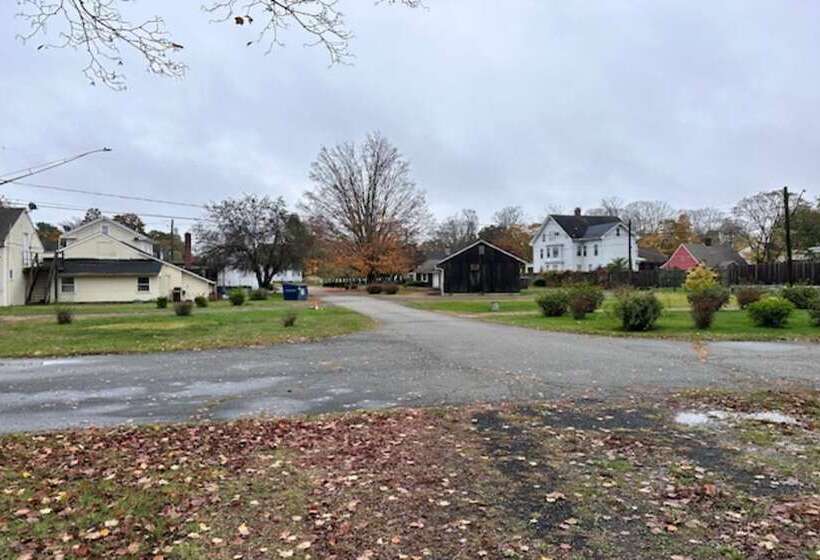 Village Motel By Oyo Clinton