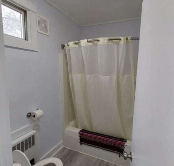 Village Motel By Oyo Clinton