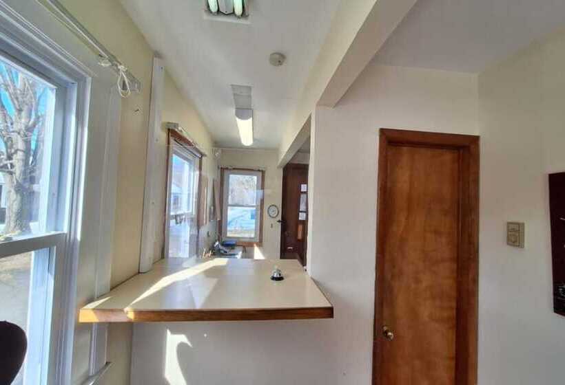 Village Motel By Oyo Clinton