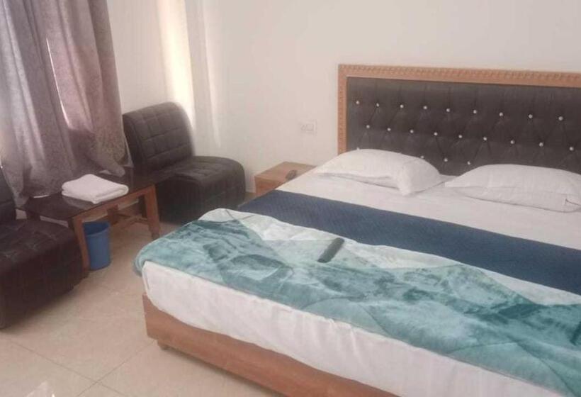 בית מלון כפרי Oyo Midway Inn