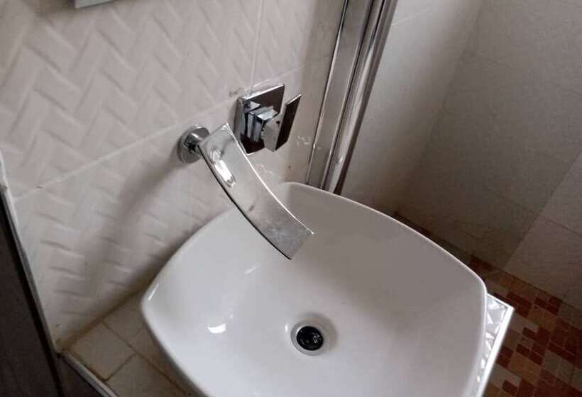 호텔 Dexxy's Palace