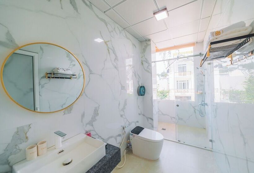 هتل Quy Tai Premium