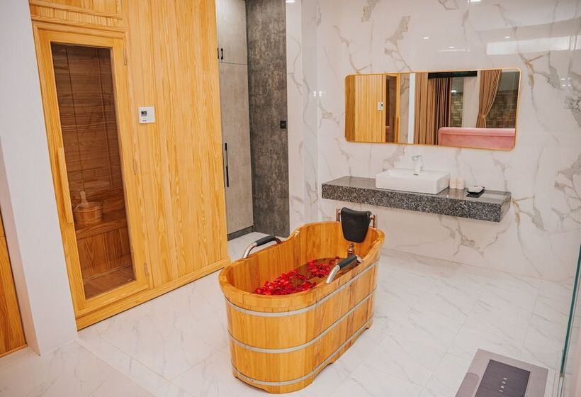 هتل Quy Tai Premium