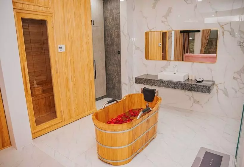 هتل Quy Tai Premium