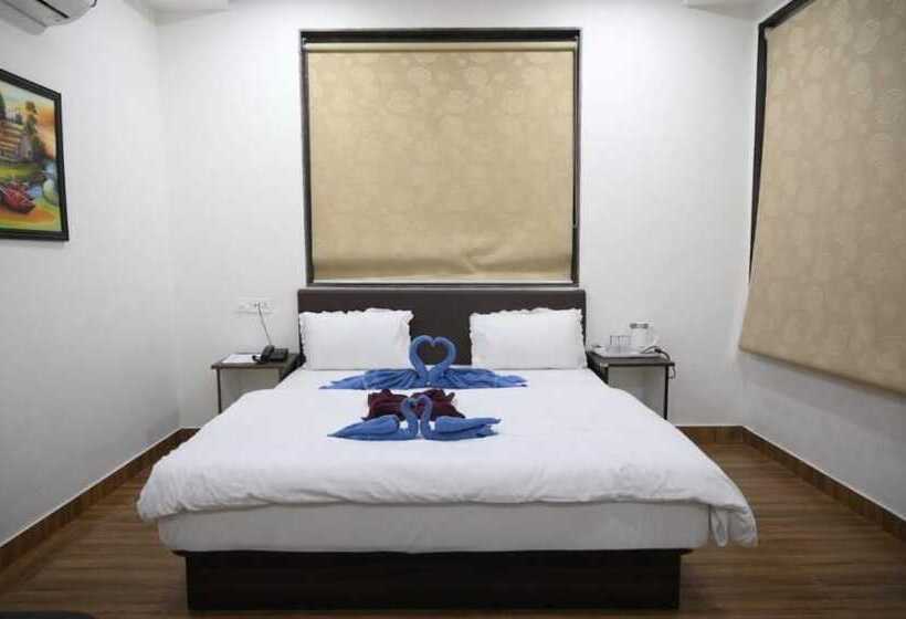 Отель Satkar International