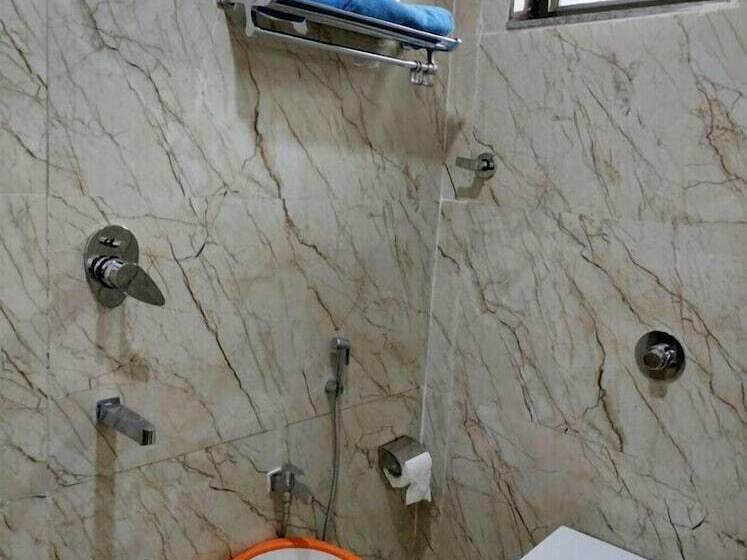 Отель Satkar International