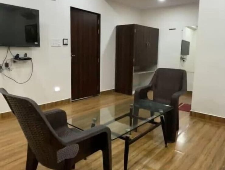 Отель Satkar International