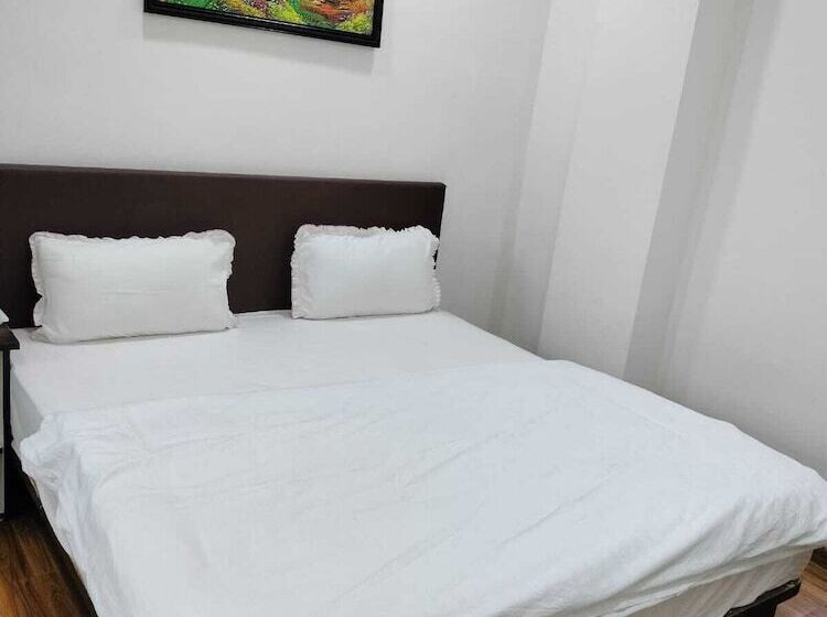 Отель Satkar International