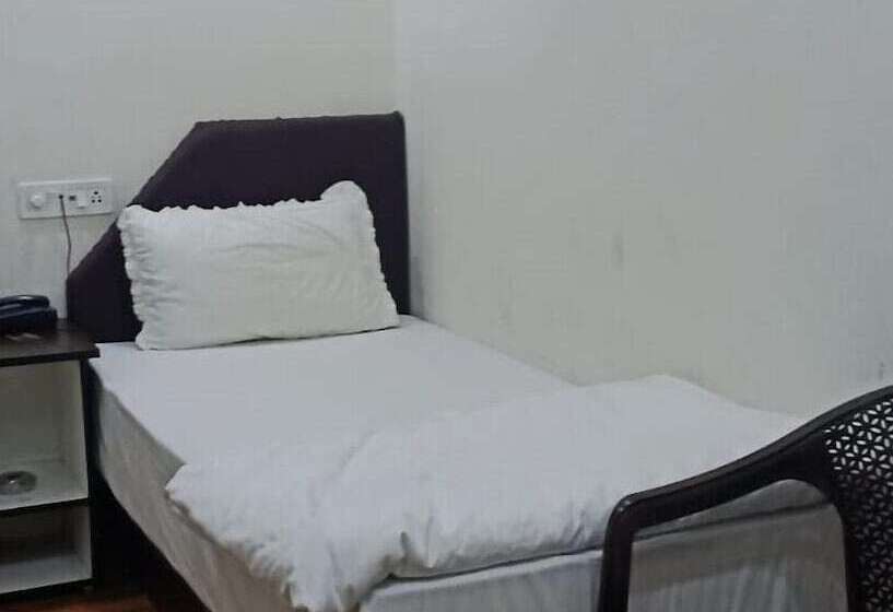 Отель Satkar International