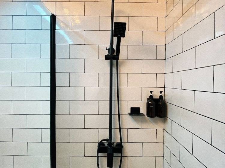 בית מלון כפרי Sundays Cafe &