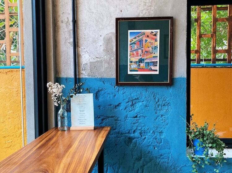 בית מלון כפרי Sundays Cafe &