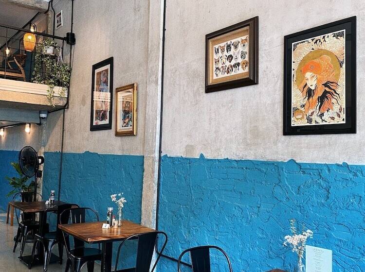 בית מלון כפרי Sundays Cafe &