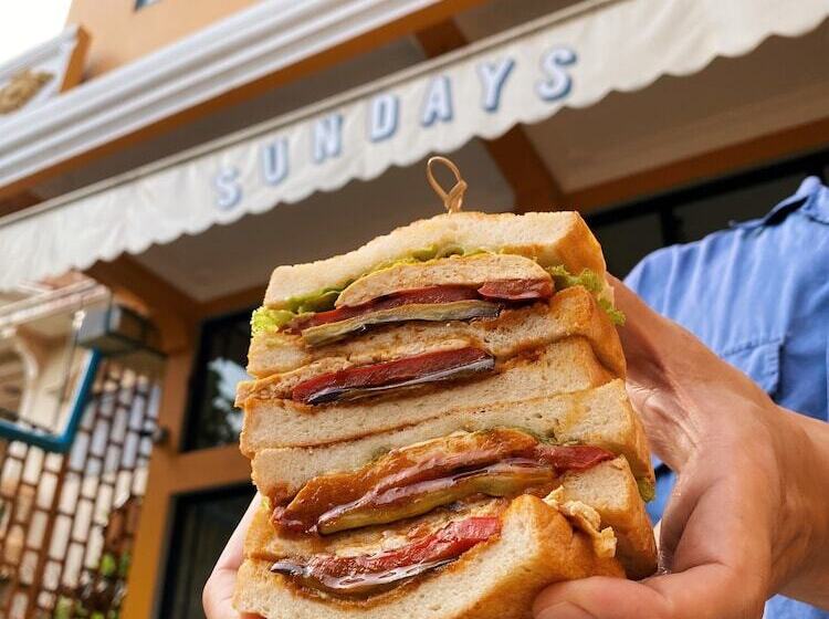 בית מלון כפרי Sundays Cafe &