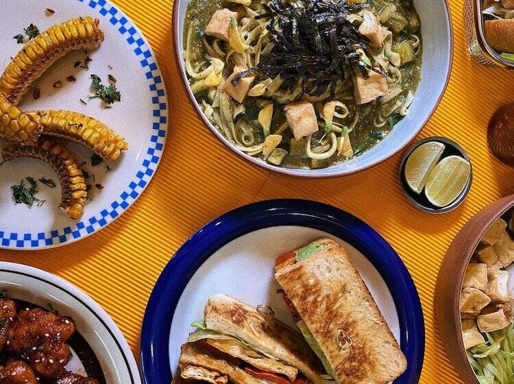 בית מלון כפרי Sundays Cafe &