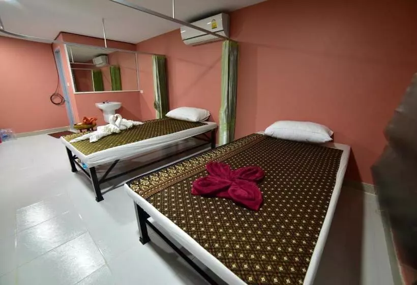 هتل Gold Airport Suites