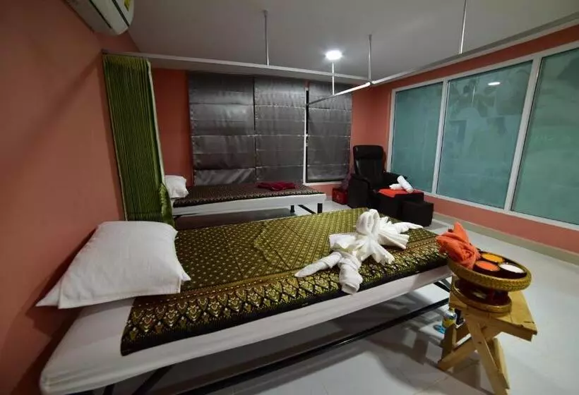 هتل Gold Airport Suites