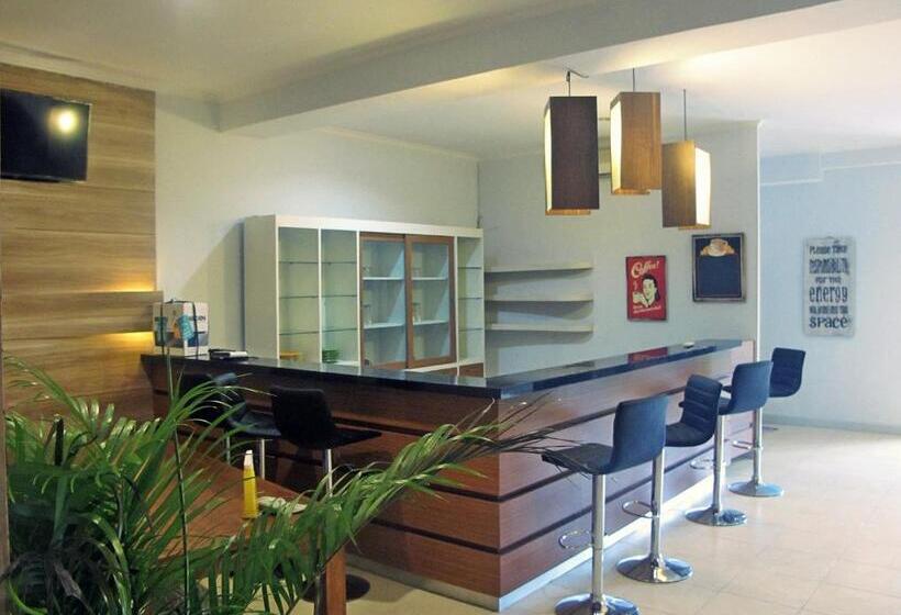 בית מלון כפרי The Alley City