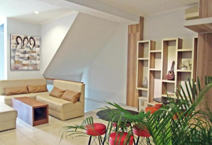 בית מלון כפרי The Alley City