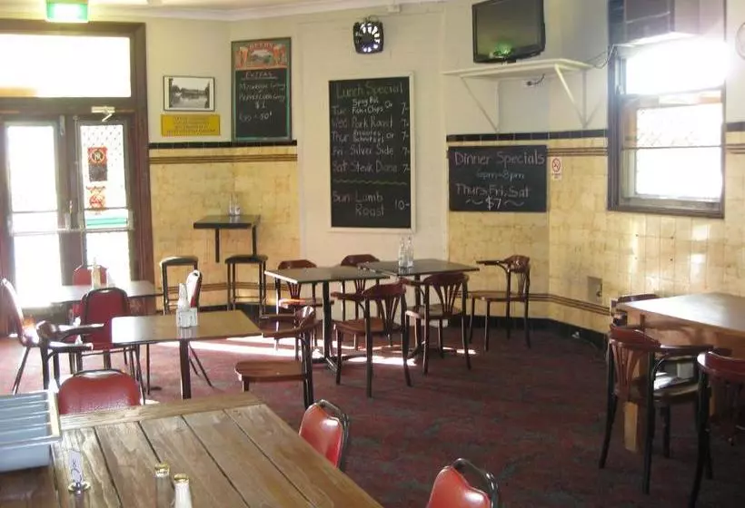 호텔 The Cowra
