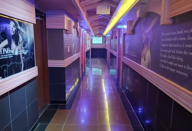 Diamond Motel