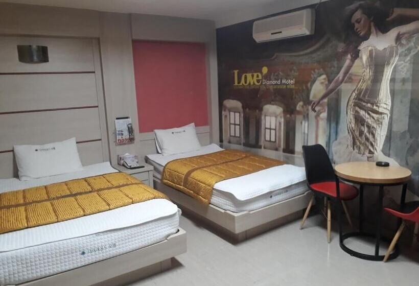 Diamond Motel