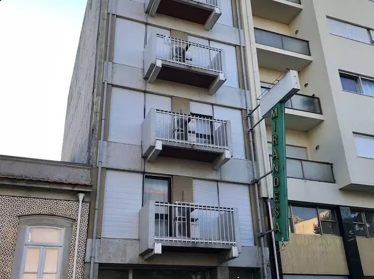 تختخواب و صبحانه Mirandesa Guesthouse