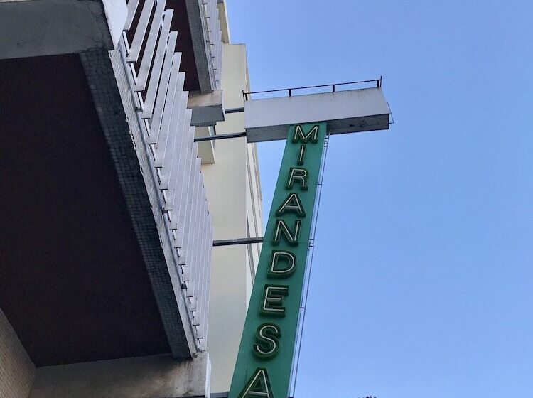 تختخواب و صبحانه Mirandesa Guesthouse