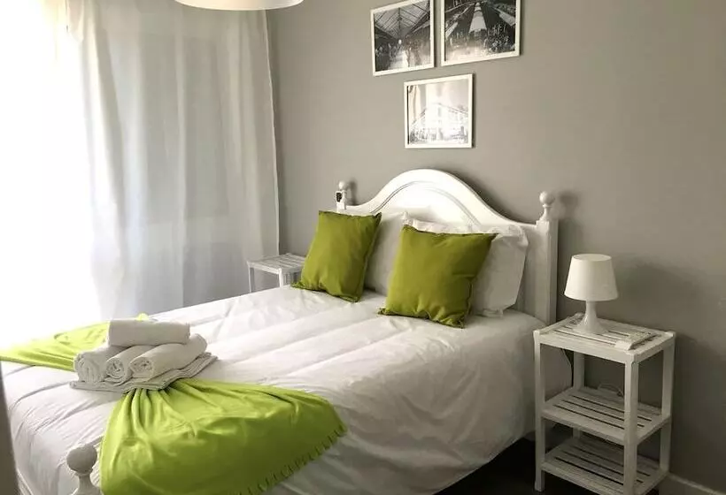 تختخواب و صبحانه Mirandesa Guesthouse